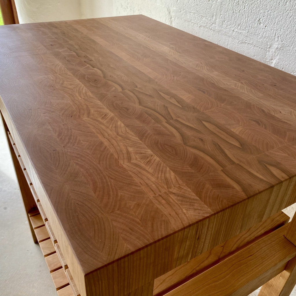 Close up of American cherry end grain top surface showing rich grain pattern and 70mm thickness – East Wood Design