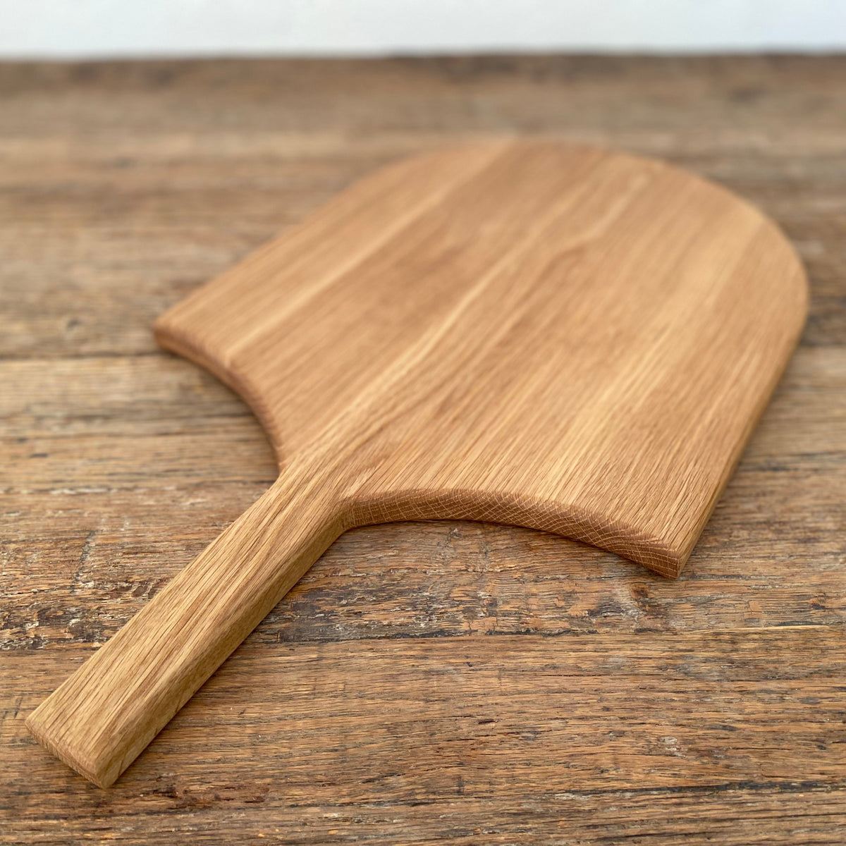 The Ray Board in American White Oak – close-up angled view showing handle join and open grain detail