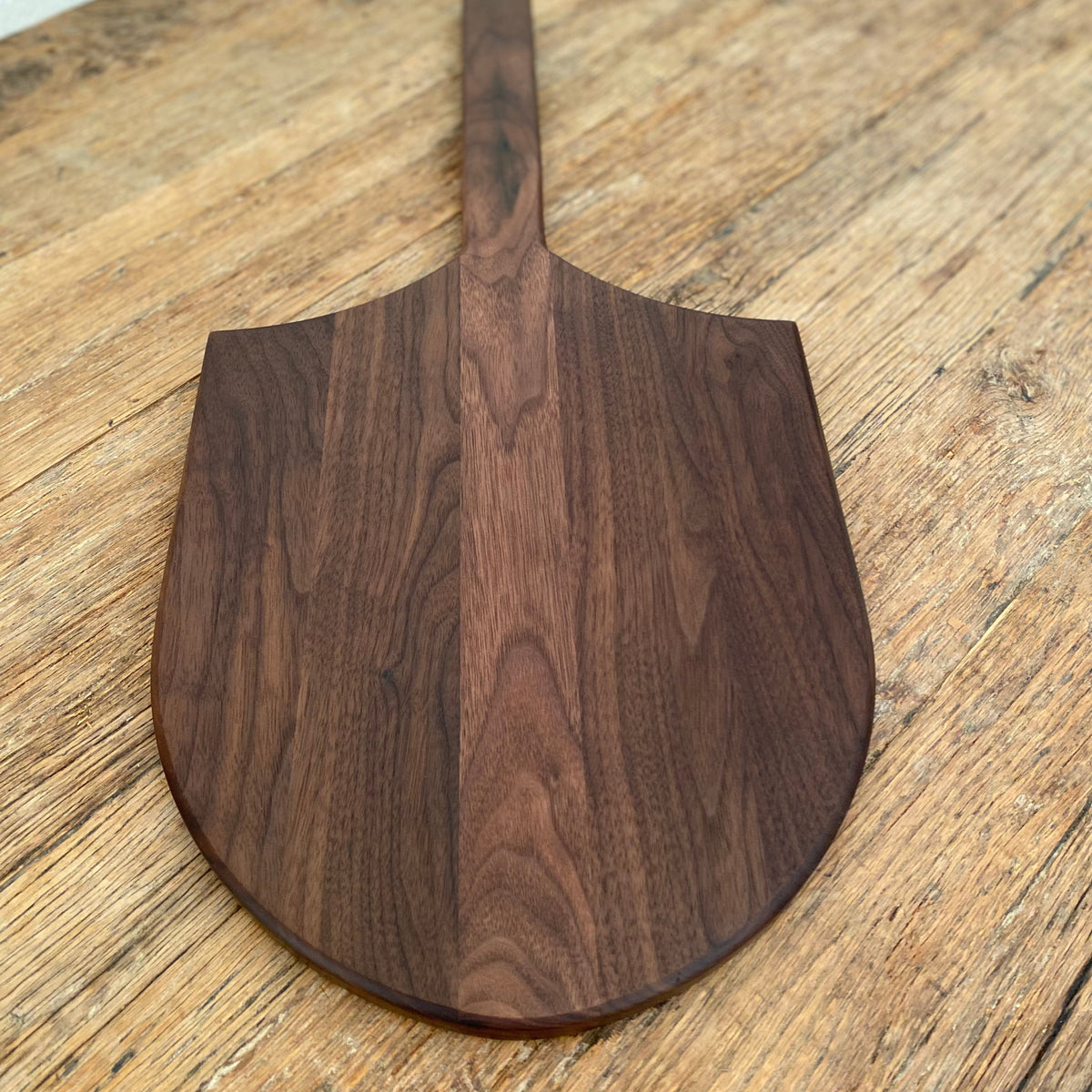 Long Tail Ray Board in American walnut – top-down view showing rich walnut grain across the full board surface
