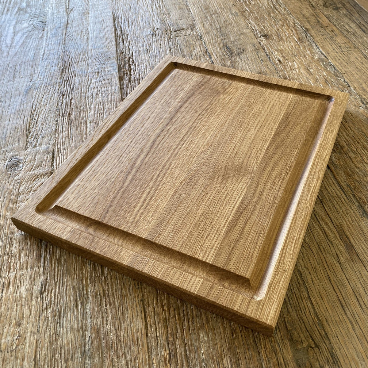 White oak carving board with routed juice groove, flat lay on rustic timber surface – East Wood Design