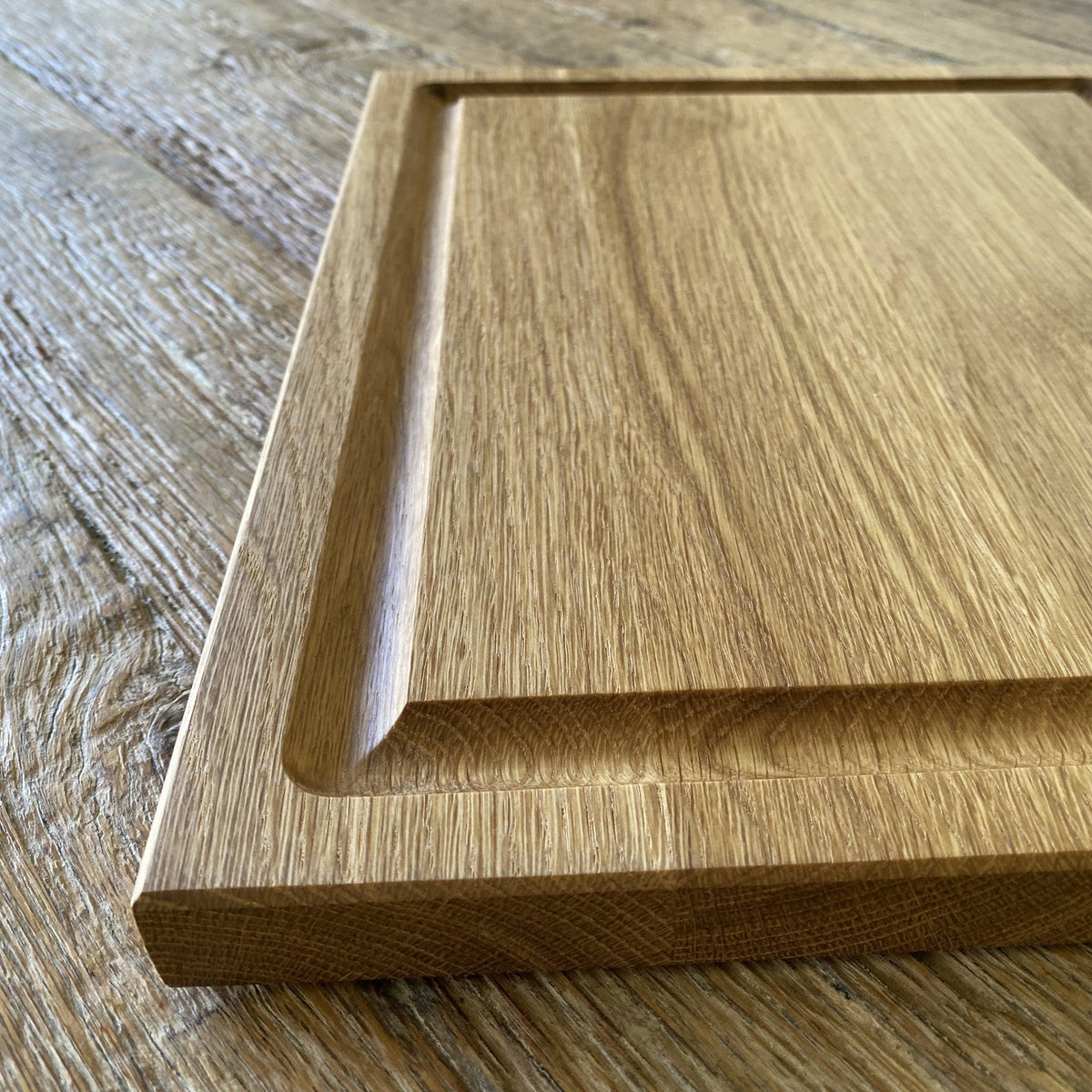 White oak carving board close up showing routed juice groove detail and grain – East Wood Design
