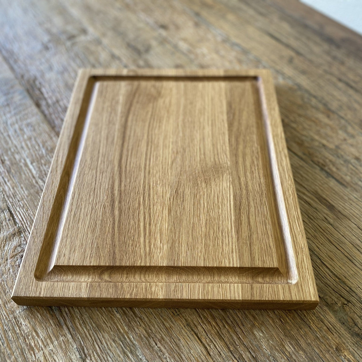 White oak carving board flat lay showing full surface and juice groove from above – East Wood Design